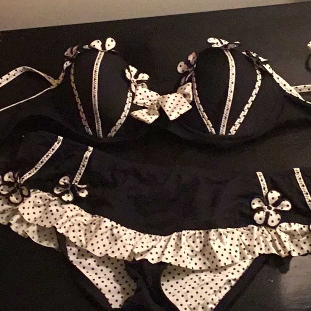 Betsey Johnson swim, Bottoms medium and top large